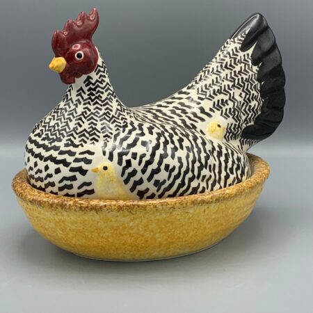 Large Hen on Nest Black Toast