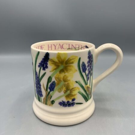 1/2 Pint Mug Tete a Tete  & Grape Hyacinth
