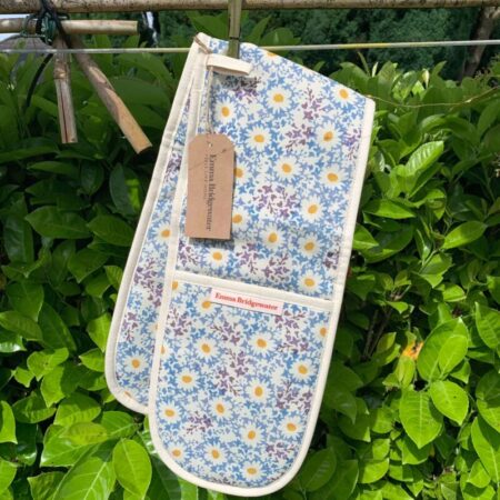 Double Oven Glove Blue Daisy Fields