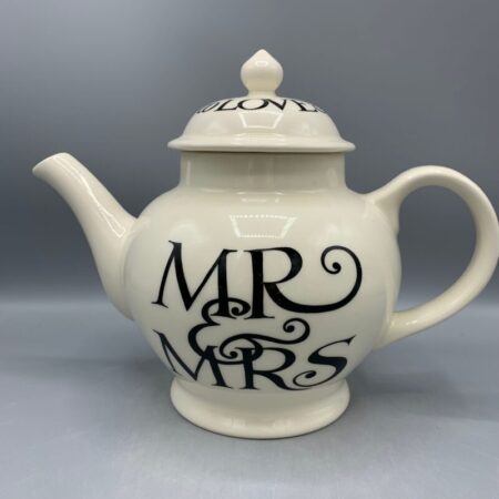4 Mug Teapot Black Toast Mr & Mrs.
