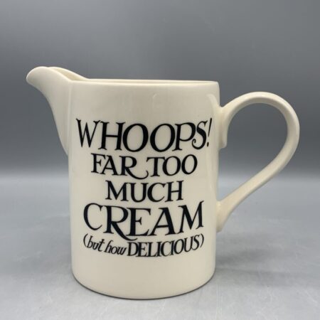 Medium Straight Jug Black Toast Cream